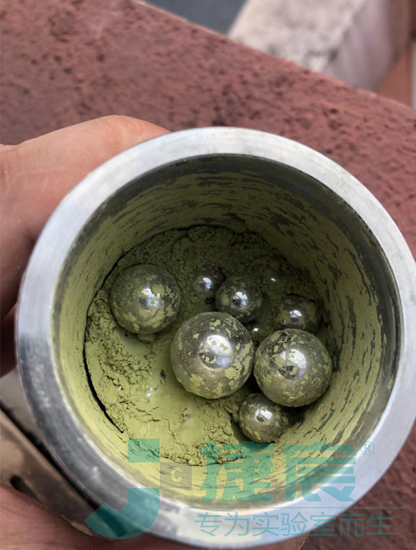 使用QM-3SP2行星式球磨機(jī)（500ml×4罐）研磨龍井茶的實(shí)驗(yàn)