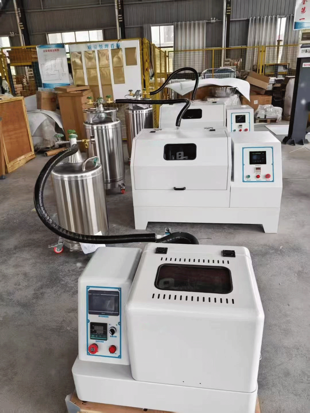 自增壓液氮罐搭配行星球磨機(jī)實(shí)現(xiàn)超低溫研磨